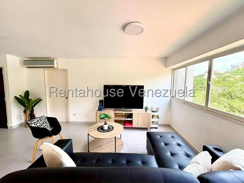 Apartamento (1 Nivel) en Alquiler en Colinas de Bello Monte, Distrito Metropolitano - 2
