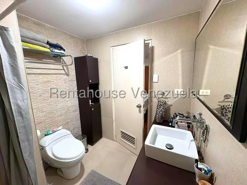 Apartamento (1 Nivel) en Alquiler en Colinas de Bello Monte, Distrito Metropolitano - 16