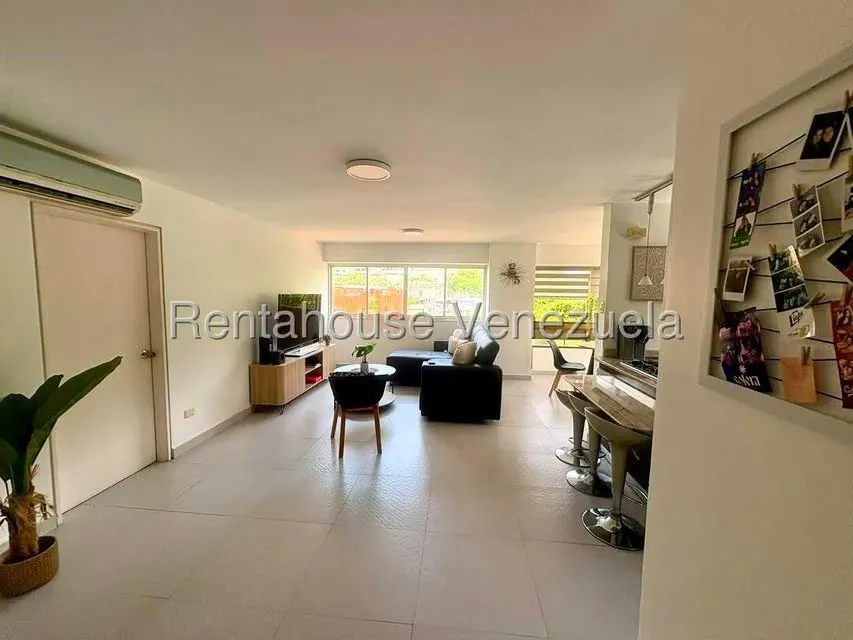 Apartamento (1 Nivel) en Alquiler en Colinas de Bello Monte, Distrito Metropolitano - 9