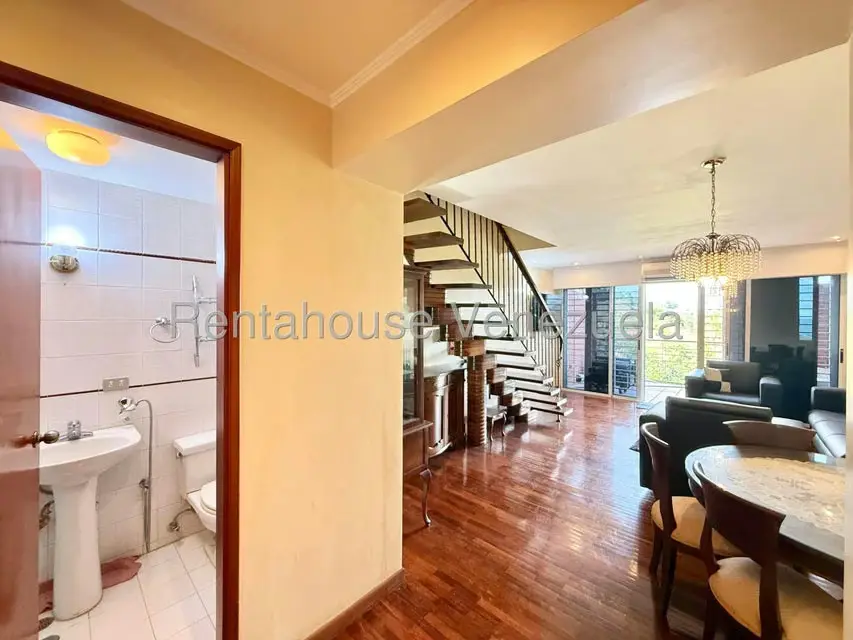 Apartamento (Duplex) en Venta en Lomas de La Lagunita, Distrito Metropolitano - 4