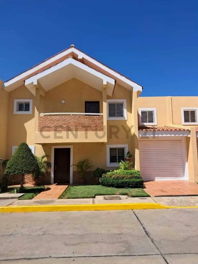 Confortable Town House en alquller en Villas del Cantábrico Av. Milagro Norte