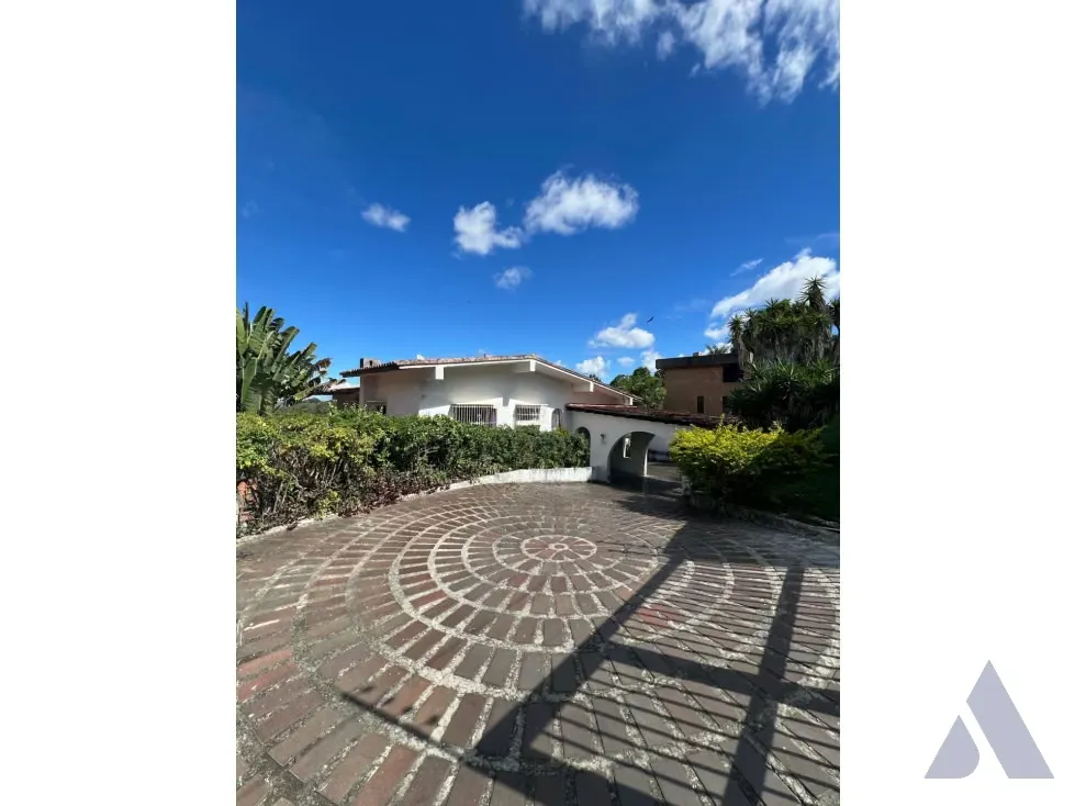 Vendo casa 700m2 La Lagunita 5564 - 3