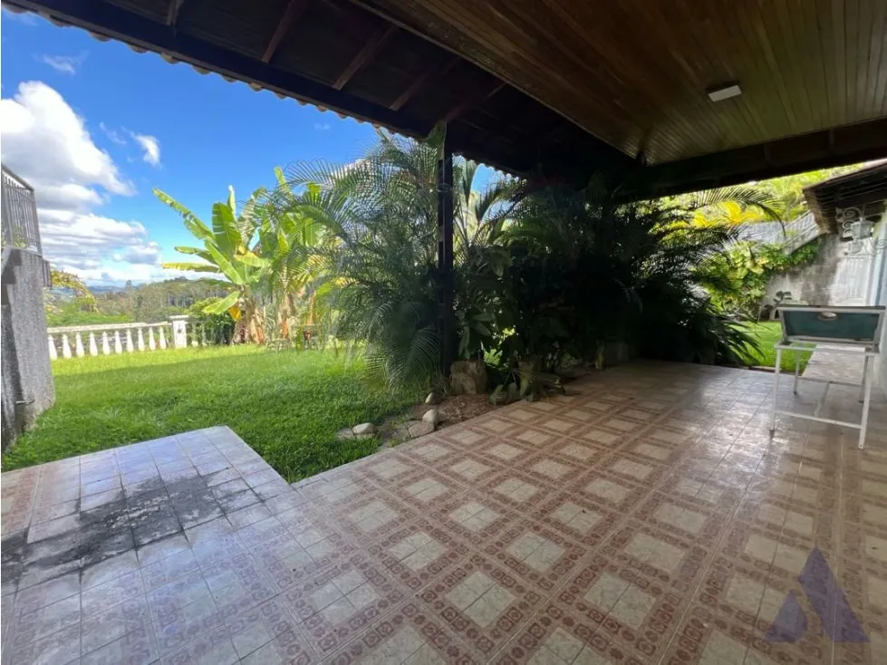 Vendo casa 700m2 La Lagunita 5564 - 5