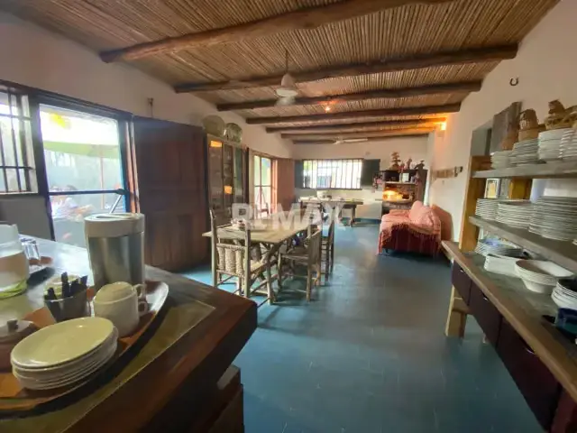 EN VENTA POSADA COMERCIAL CON SALIDA A LA PLAYA, UBICADA EN CHICHIRIVICHE