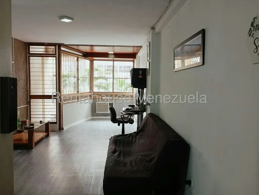 Apartamento (1 Nivel) en Alquiler en La Urbina, Distrito Metropolitano - 2