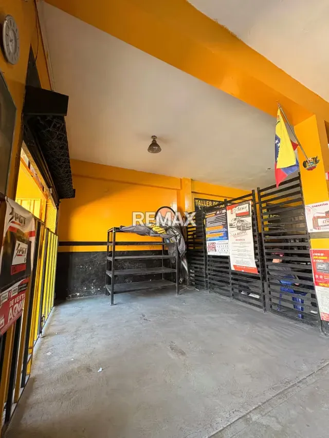 En venta Local comercial con oficinas en pleno centro de barquisimeto - 2