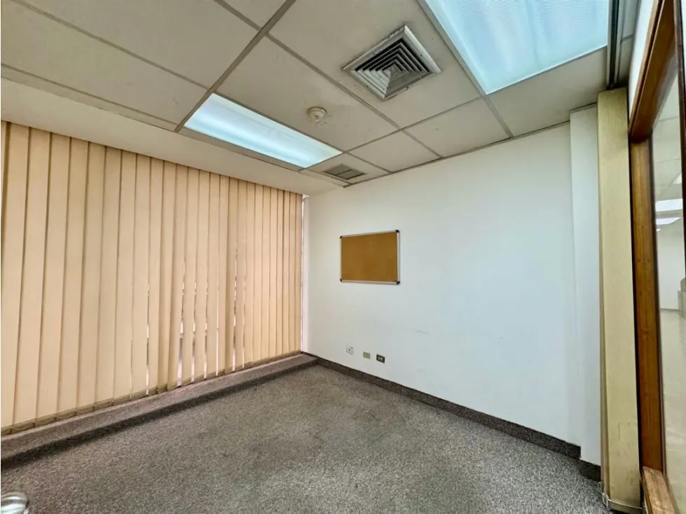 Se alquila oficina 200m2 BoleitaSur - 11