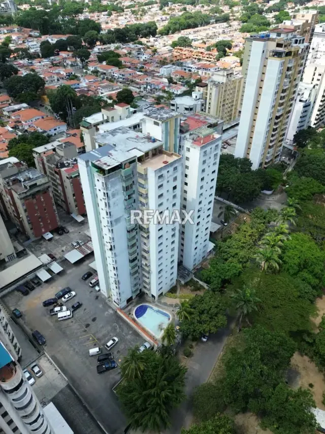 Apartamento con hermosa vista en venta en Trigaleña Baja, Valencia, Carabobo, Res. Bella Vista I - 2