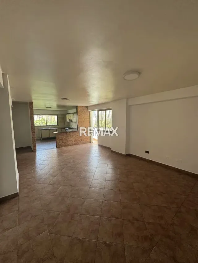Apartamento con hermosa vista en venta en Trigaleña Baja, Valencia, Carabobo, Res. Bella Vista I - 4