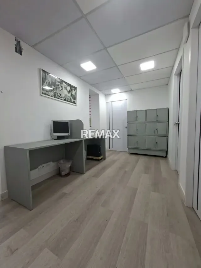 Oficina en Alquiler - 6