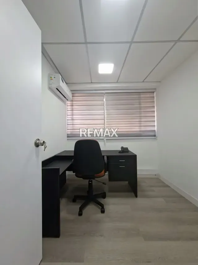 Oficina en Alquiler - 8