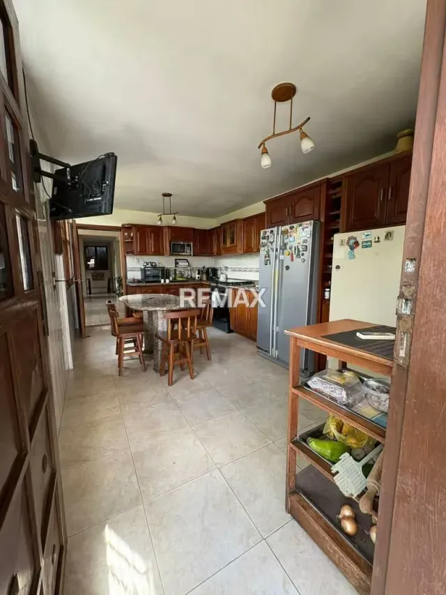 Casa en el este de la ciudad conjunto privado Colinas de Santa Rosa Sur - 4