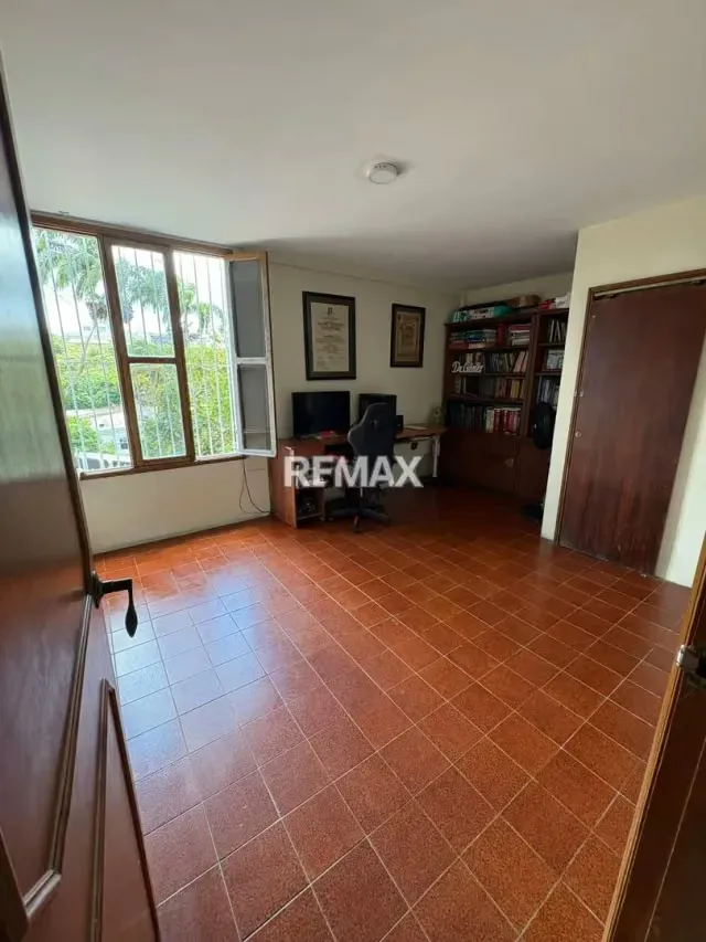 Casa en el este de la ciudad conjunto privado Colinas de Santa Rosa Sur - 5