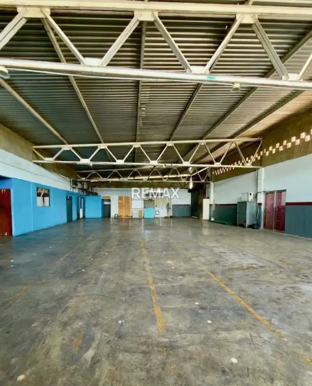 LOCAL COMERCIAL CON AREAS DE EXHIBICION Y TALLERES - 5