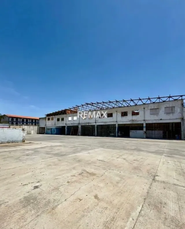 LOCAL COMERCIAL CON AREAS DE EXHIBICION Y TALLERES - 9