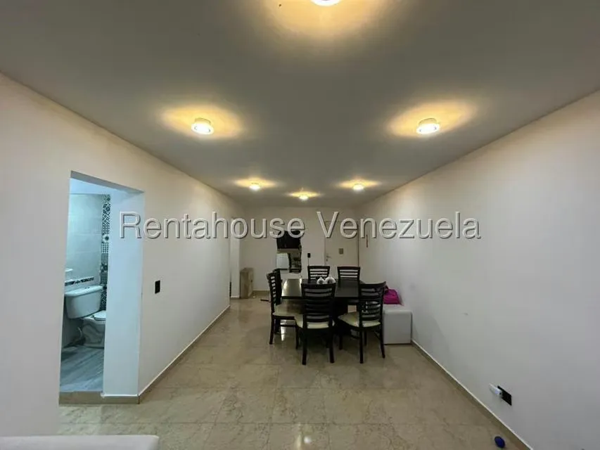 Apartamento (1 Nivel) en Venta en La Rosaleda, Miranda - 4