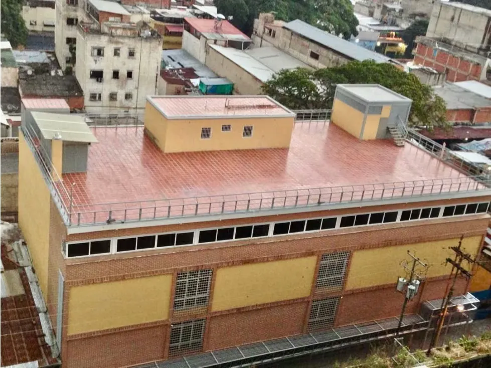 Se vende y/o alquila centro.comercial 2.160m2 Cementerio del Sur