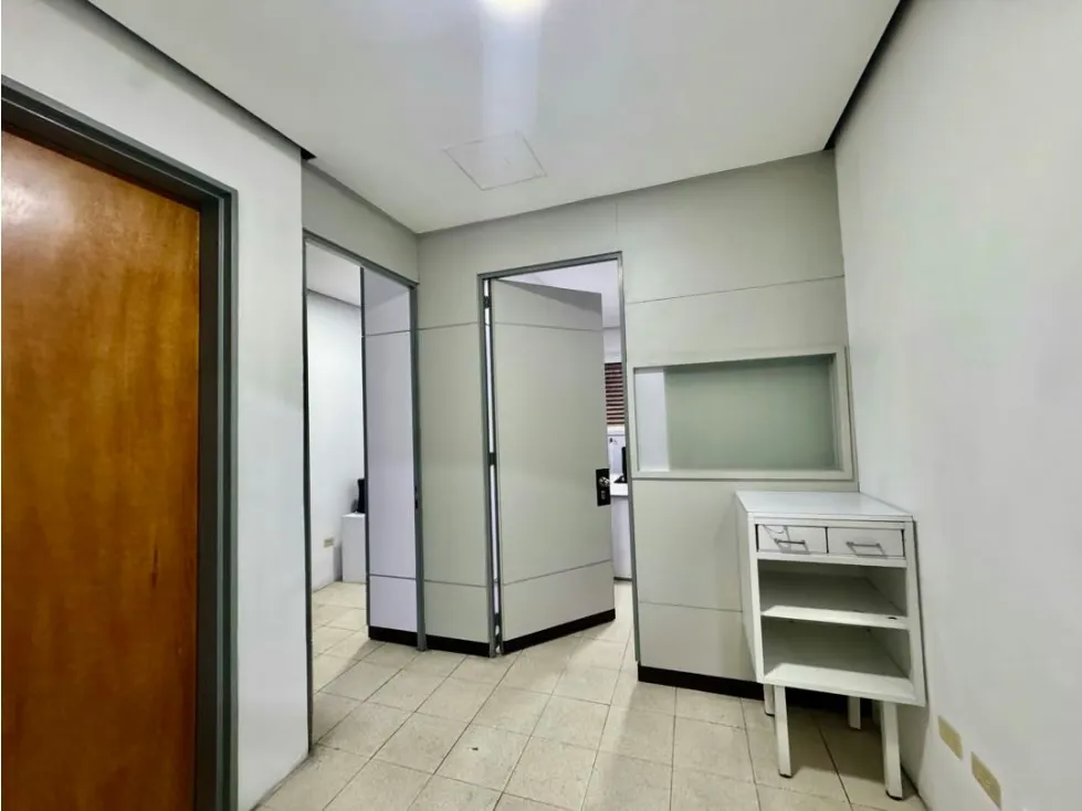 Se vende y/o alquila centro.comercial 2.160m2 Cementerio del Sur - 4
