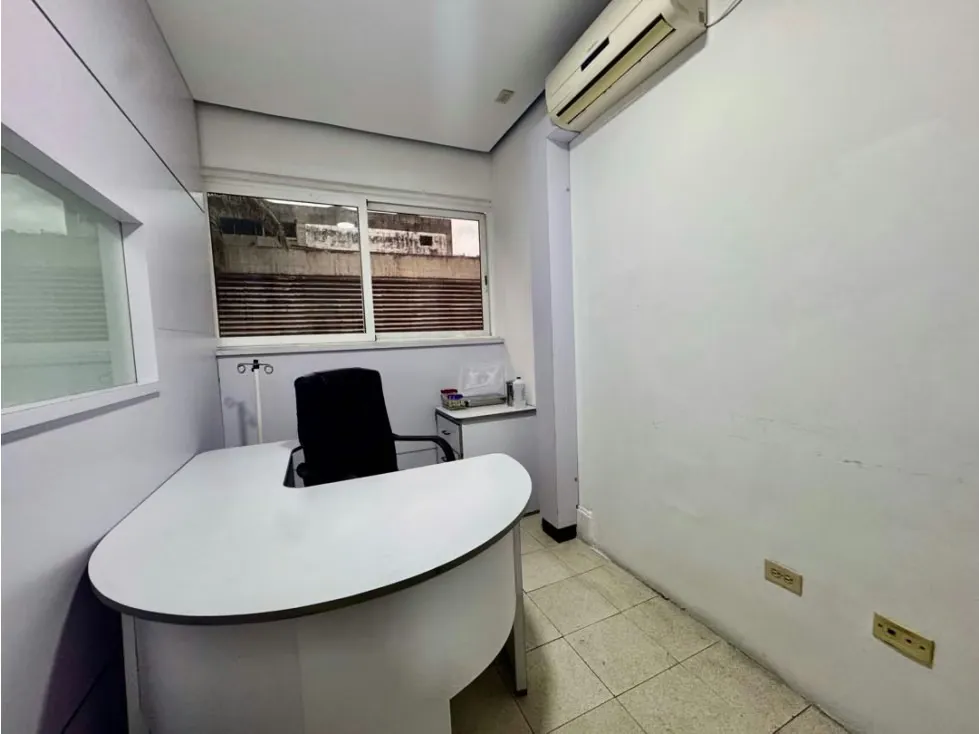 Se vende y/o alquila centro.comercial 2.160m2 Cementerio del Sur - 5