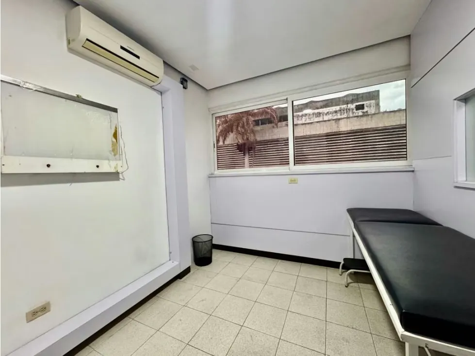Se vende y/o alquila centro.comercial 2.160m2 Cementerio del Sur - 8