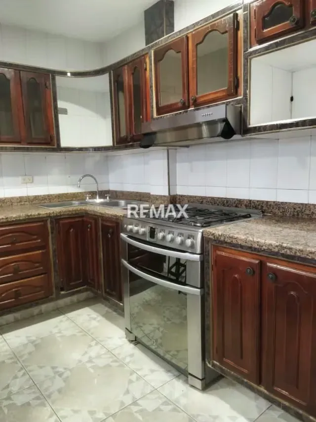 Se alquila apartamento en la 8va Av., a media cuadra de la Plaza Miranda. - 9