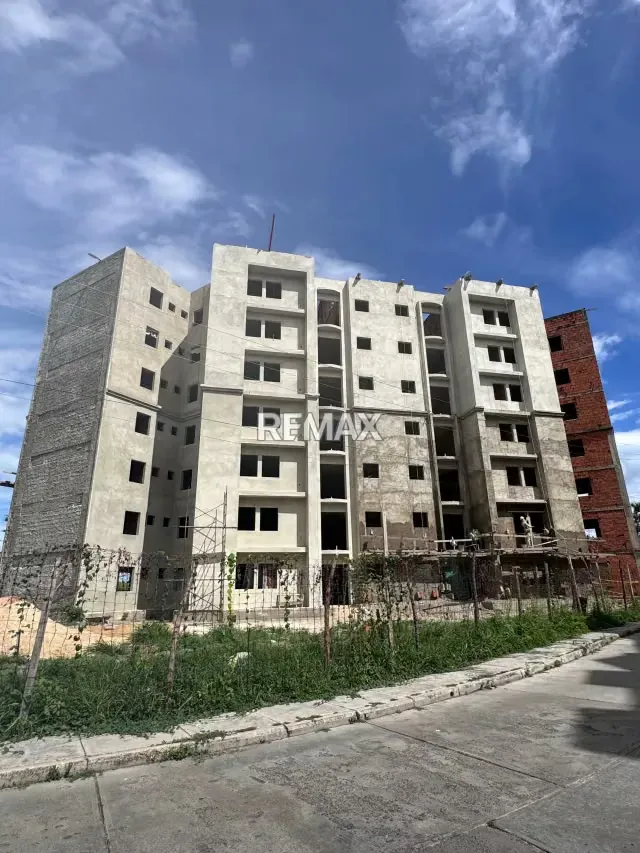 EN VENTA APTO EN OBRA GRIS. LOS ROQUES - 2