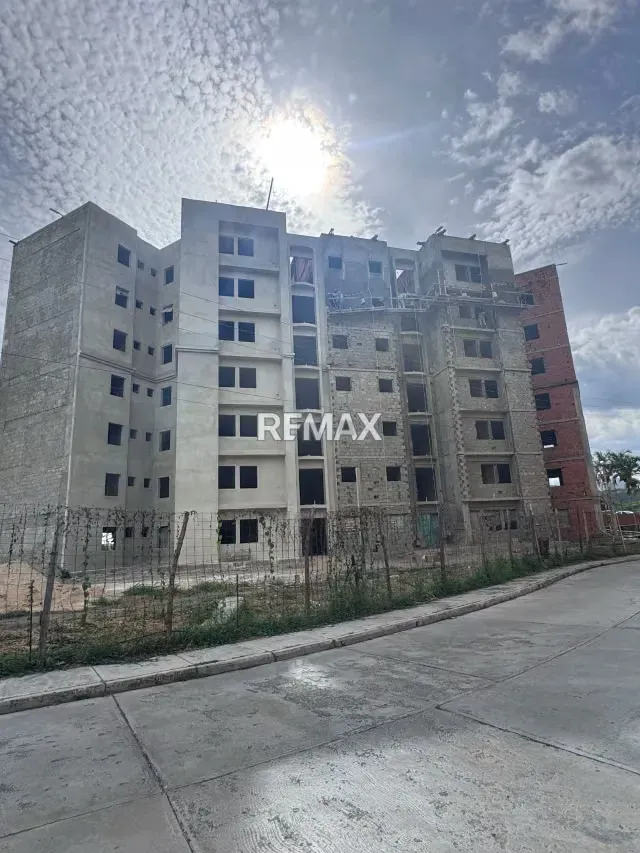 EN VENTA APTO EN OBRA GRIS. LOS ROQUES - 3