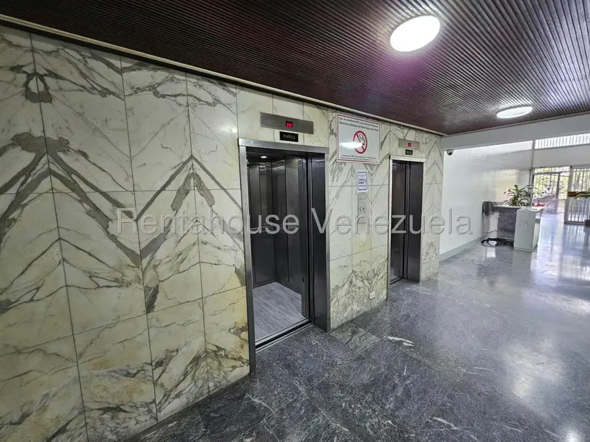 Oficina en Venta en Parroquia Catedral, Distrito Metropolitano - 2