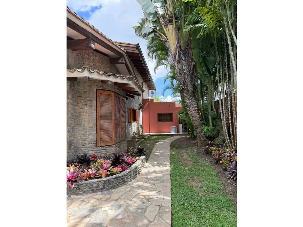Vendo casa 900m2 La Lagunita 1123 - 24