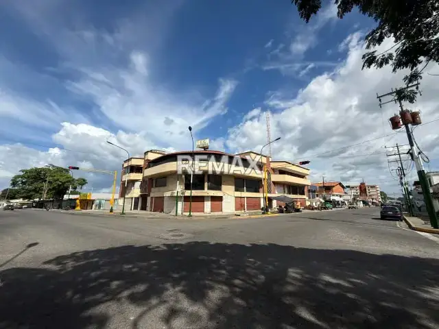 En venta Centro comercial METEFRA. Sector El Palito