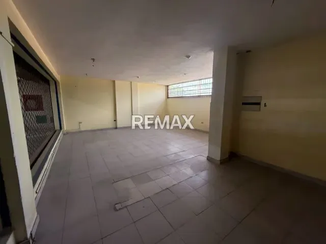 En venta Centro comercial METEFRA. Sector El Palito - 11
