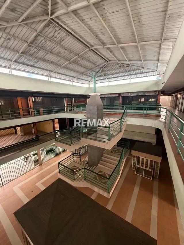 En venta Centro comercial METEFRA. Sector El Palito - 19