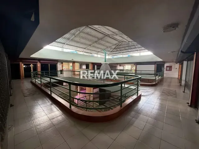 En venta Centro comercial METEFRA. Sector El Palito - 2