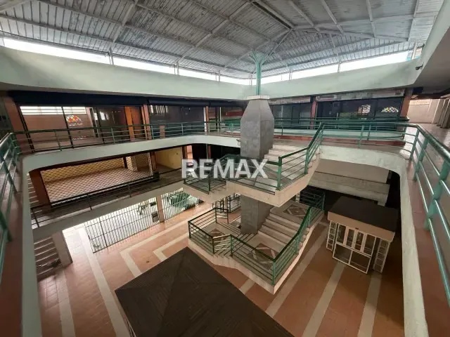 En venta Centro comercial METEFRA. Sector El Palito - 4
