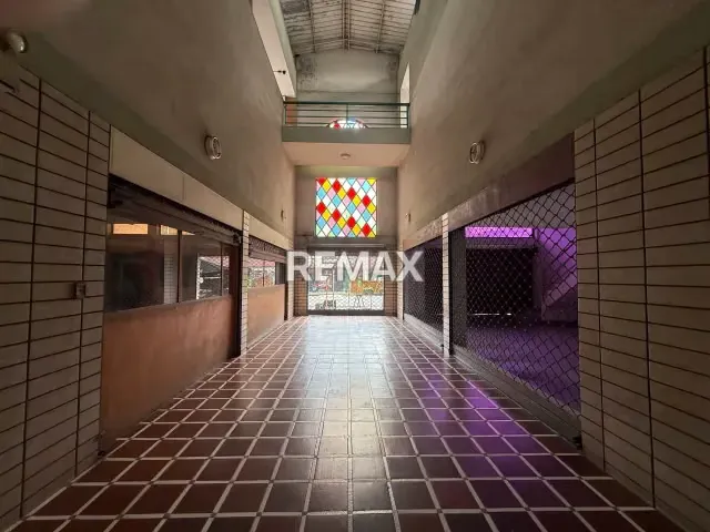 En venta Centro comercial METEFRA. Sector El Palito - 7