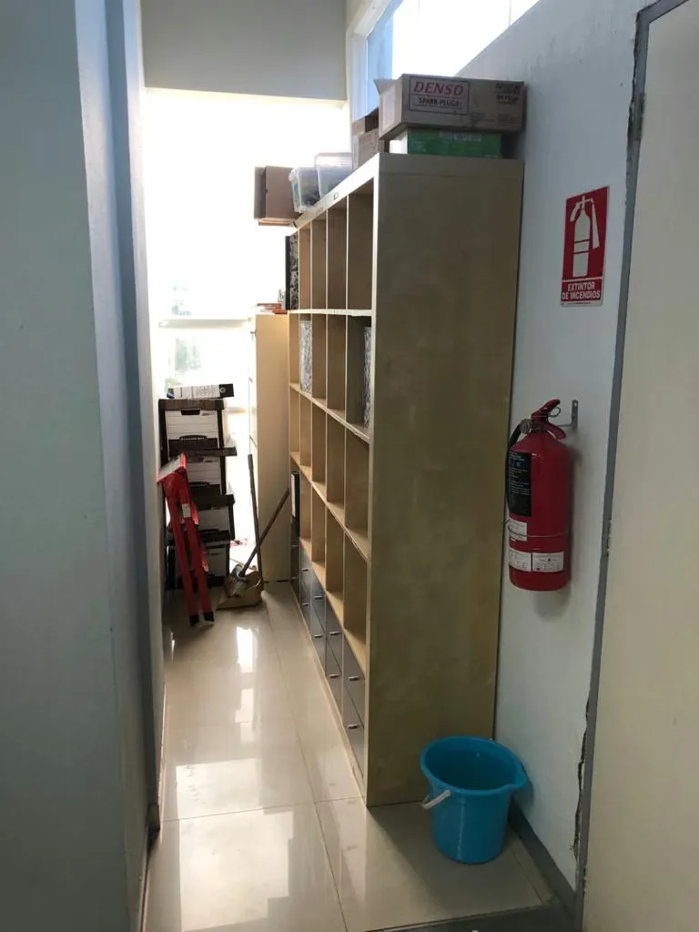 Se vende/alquila local 180m2 Lomas la Lagunita 6281 - 14