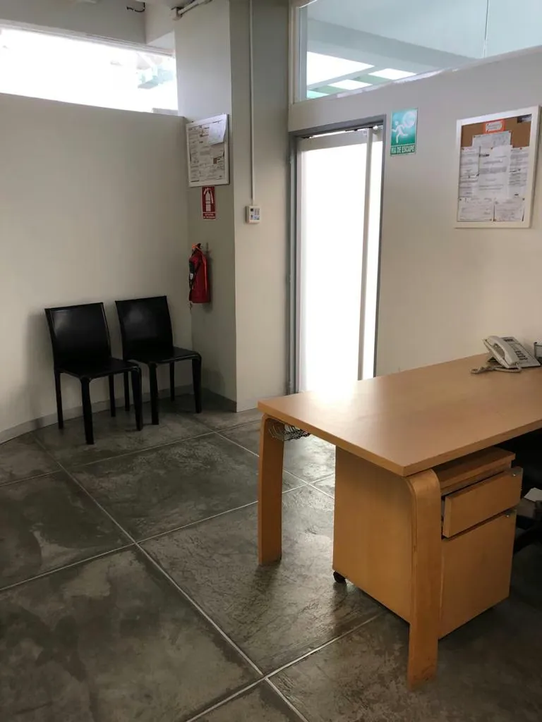 Se vende/alquila local 180m2 Lomas la Lagunita 6281 - 3