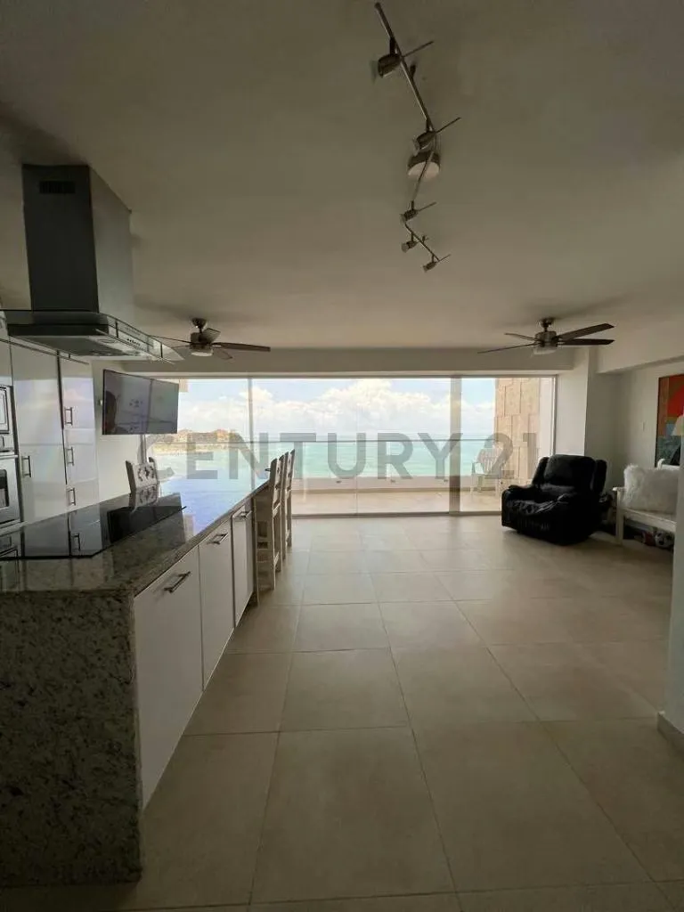 El penthouse de tus sueños: Vistas infinitas al mar en Conjunto Maiomar - 8