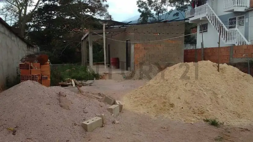 En Venta Terreno con Avances de Construcción