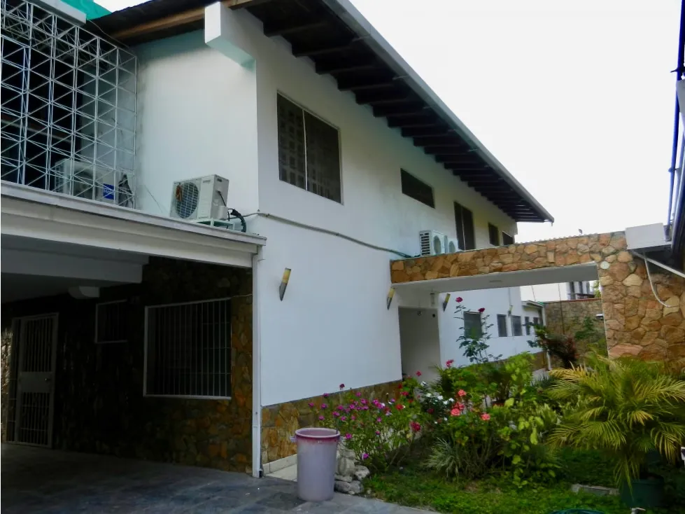 Se vende casa 490m2 4h+s/6b/4p Los Naranjos 8906