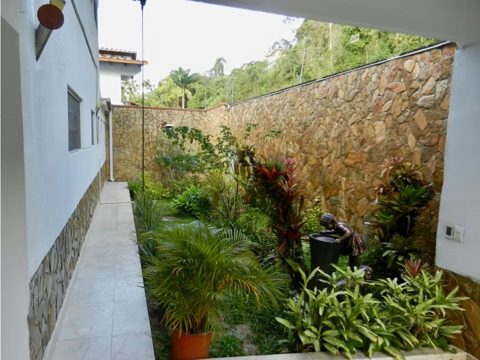 Se vende casa 490m2 4h+s/6b/4p Los Naranjos 8906 - 23