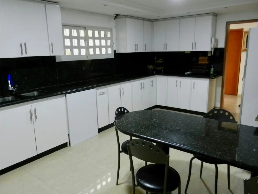 Se vende casa 490m2 4h+s/6b/4p Los Naranjos 8906 - 4