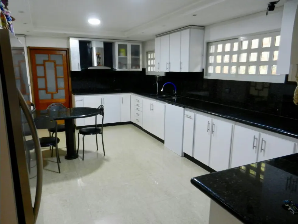 Se vende casa 490m2 4h+s/6b/4p Los Naranjos 8906 - 5