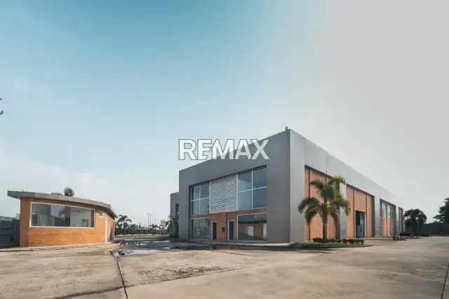 COMPLEJO DE GALPONES INDUSTRIALES Y CORPORATIVO EN VENTA. Zona I El Recreo.