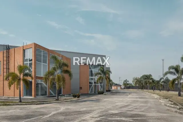 COMPLEJO DE GALPONES INDUSTRIALES Y CORPORATIVO EN VENTA. Zona I El Recreo. - 4