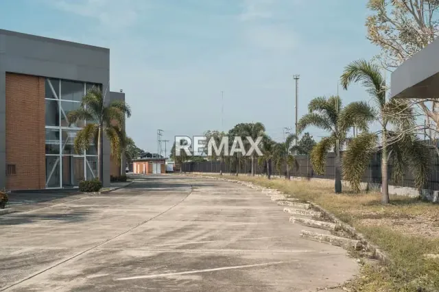 COMPLEJO DE GALPONES INDUSTRIALES Y CORPORATIVO EN VENTA. Zona I El Recreo. - 5