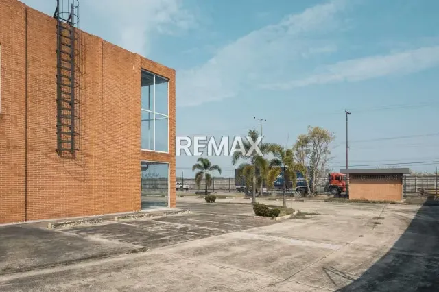 COMPLEJO DE GALPONES INDUSTRIALES Y CORPORATIVO EN VENTA. Zona I El Recreo. - 6