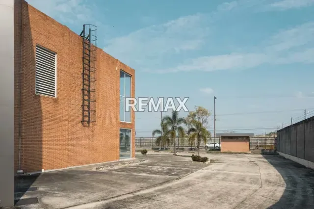 COMPLEJO DE GALPONES INDUSTRIALES Y CORPORATIVO EN VENTA. Zona I El Recreo. - 7