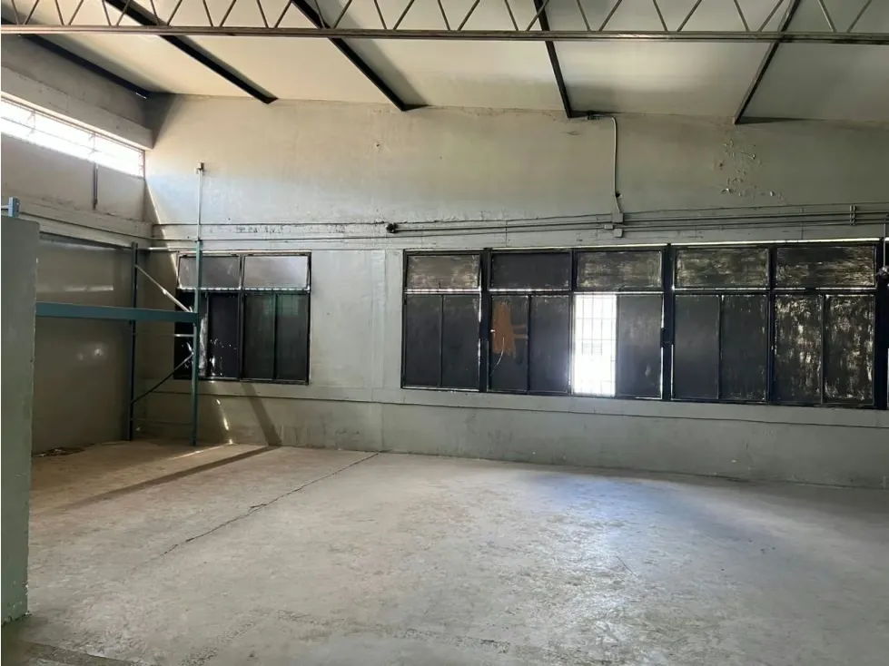 Se vende edificio Industrial 1559m2 La Yaguara 8357 - 6