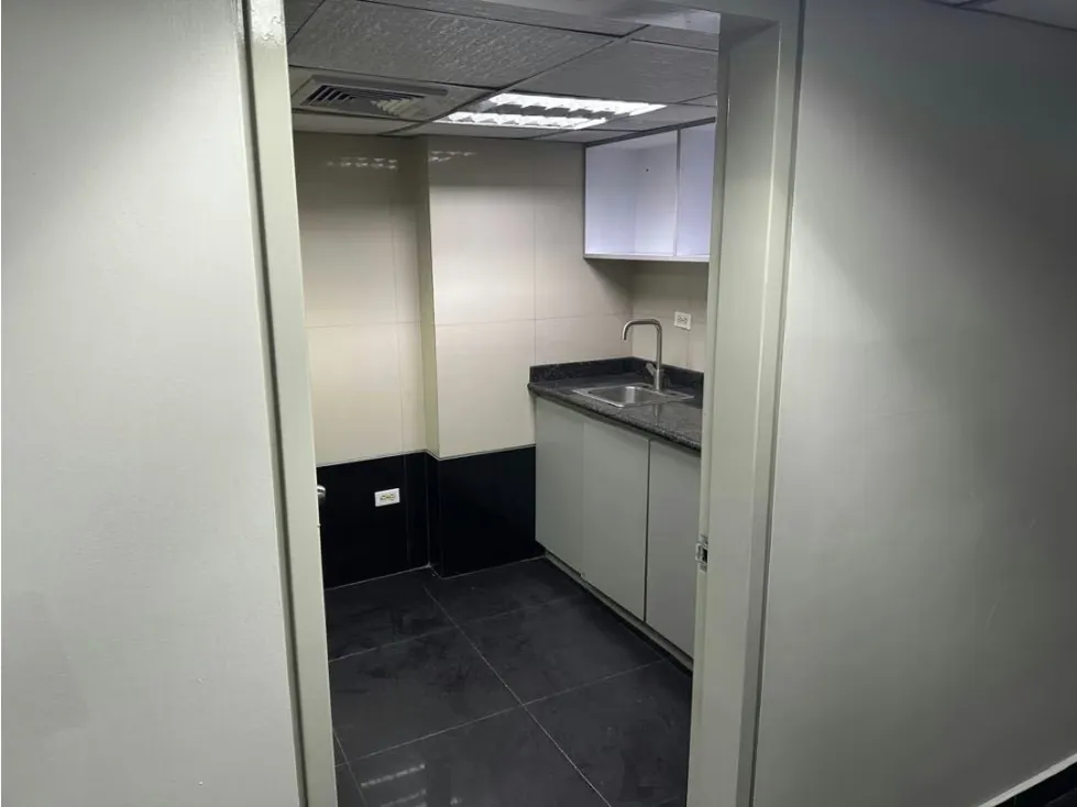 Vendo local comercial 123m2 Av Baralt 0411 - 15